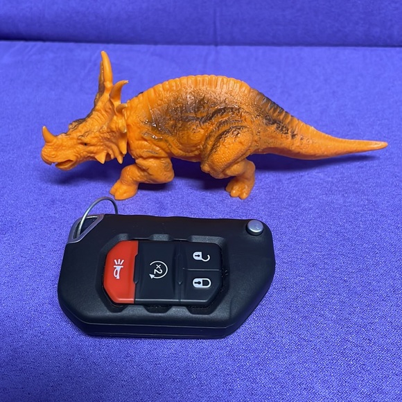 Set of 10 plastic dinosaurs. EUC. See individual pics for size reference. - Picture 5 of 9